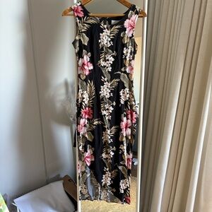 Young Hawai’i Hawaiian/aloha dress with asymmetrical hem 🌺